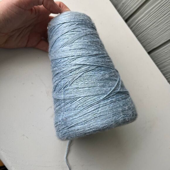 VTG Belmont Dyers Co. Light Blue Spun Rayon Yarn Cone – 17 oz, Slub Texture - Picture 3 of 7